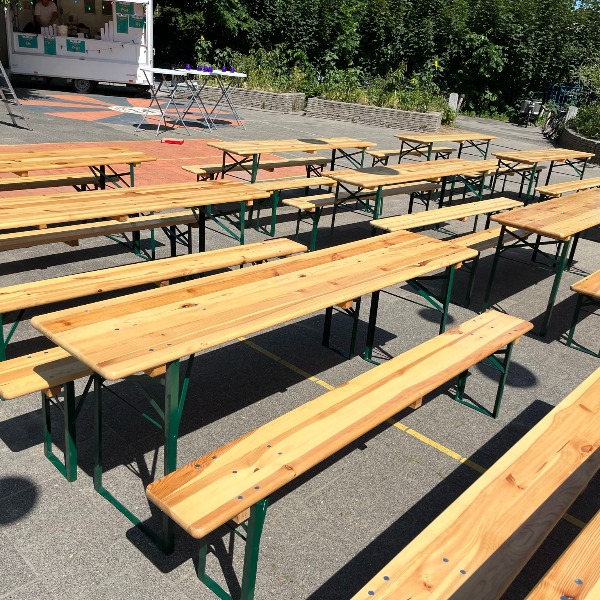 Biertafel met bierbanken (per 6 sets) Biertafel met bierbanken (per 6 sets)